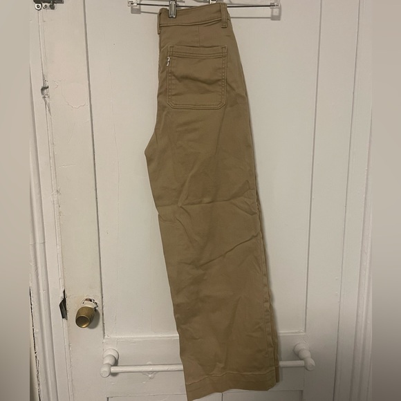 Levi’s beige wide leg crop Jean - Picture 4 of 5